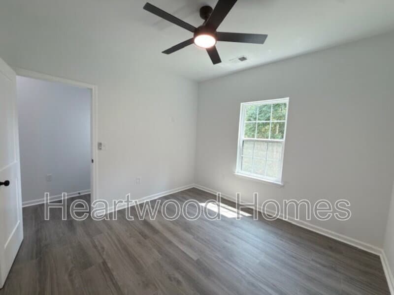 Columbia House: 212 Lincolnshire Boulevard