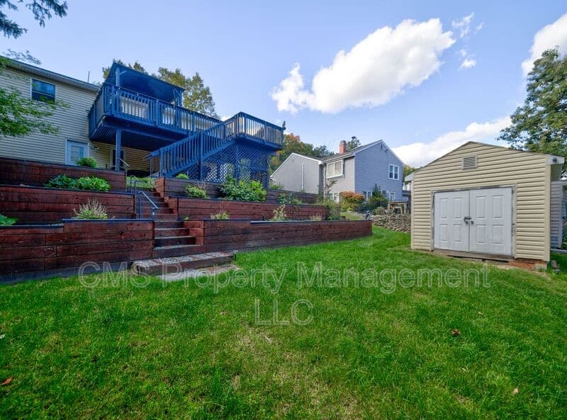 Bloomingdale House: 128 Reeve Ave