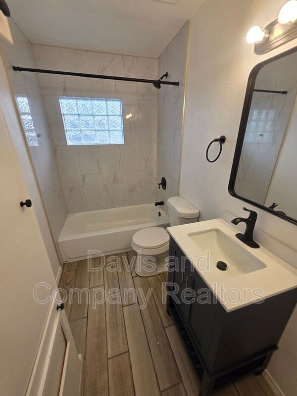 Midland House: 4307 Harvard Ave