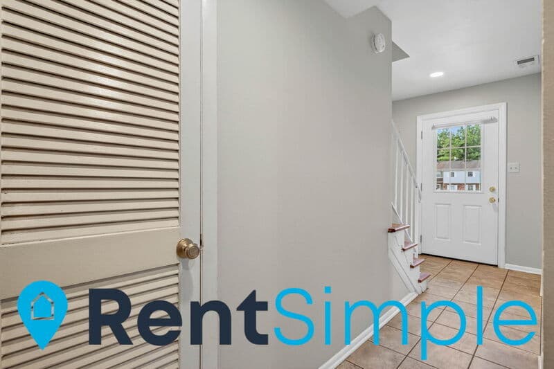Woodbridge Townhome: 14828 Ensor Ct.