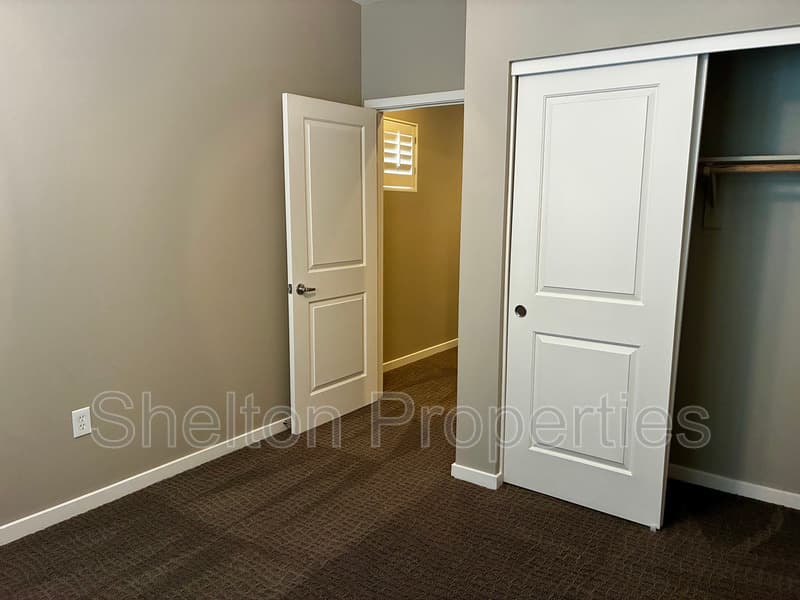 Tempe House: 525 W Lakeside Dr Unit 108