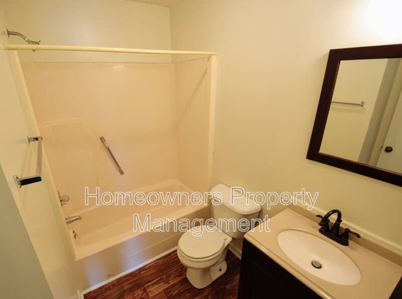 Fayetteville House: 6635 Abbey Ln