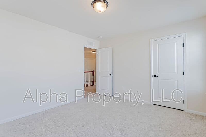 Greer Townhome: 12 Irvington Dr