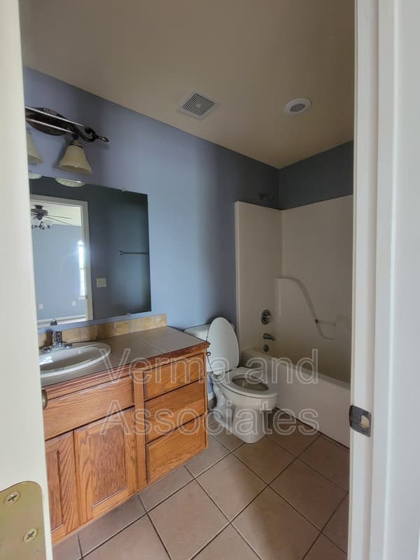 Centerton Townhome: 192 Fair St