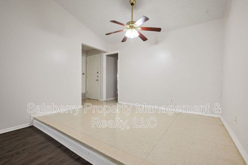 Fort Worth House: 4913 Westlake Drive