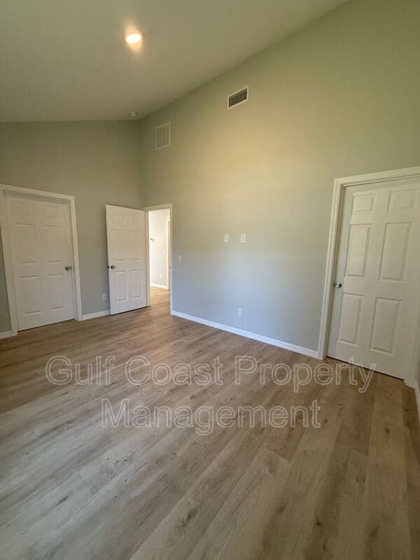North Port House: 3294 West Price Blvd