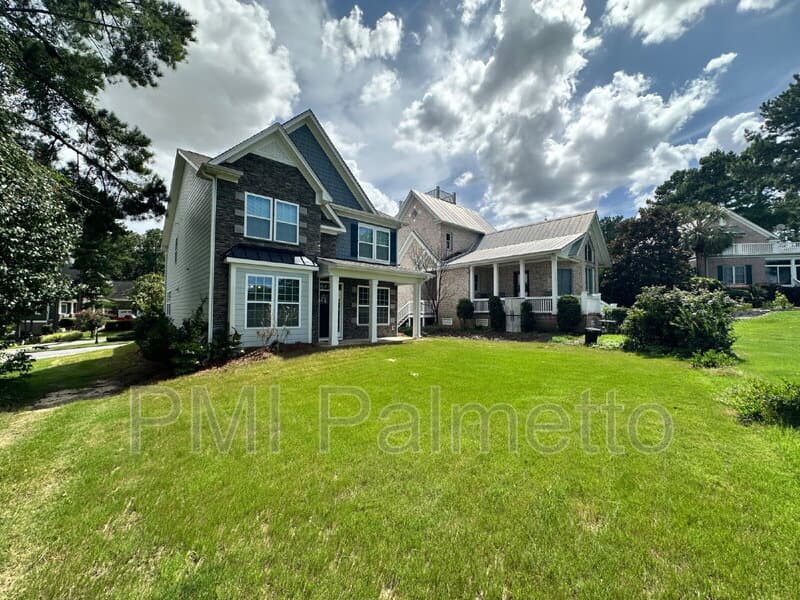Blythewood House: 35 Golden Spur Ln