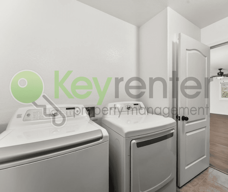 Lincoln House: 1552 Flora Way
