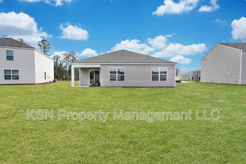Bloomingdale House: 224 Skylark Rd