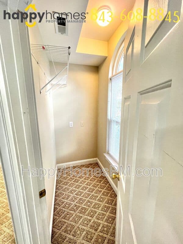 Charleston House: 1545 Ashley River Road