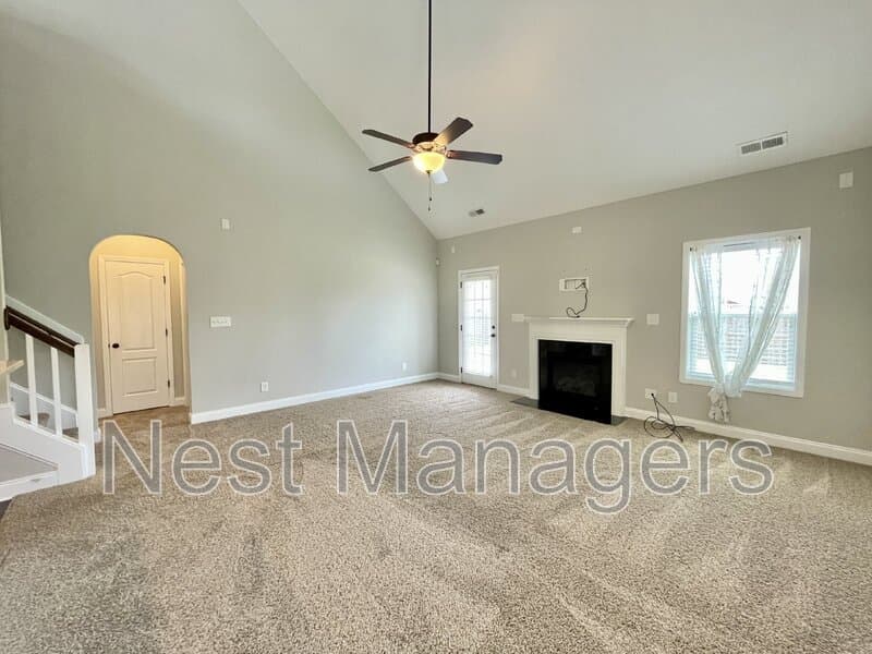 Hope Mills House: 5849 Crepe Myrtle Drive