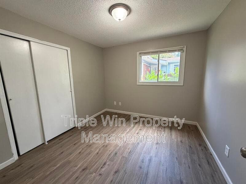 Florissant House: 3125 St Catherine St