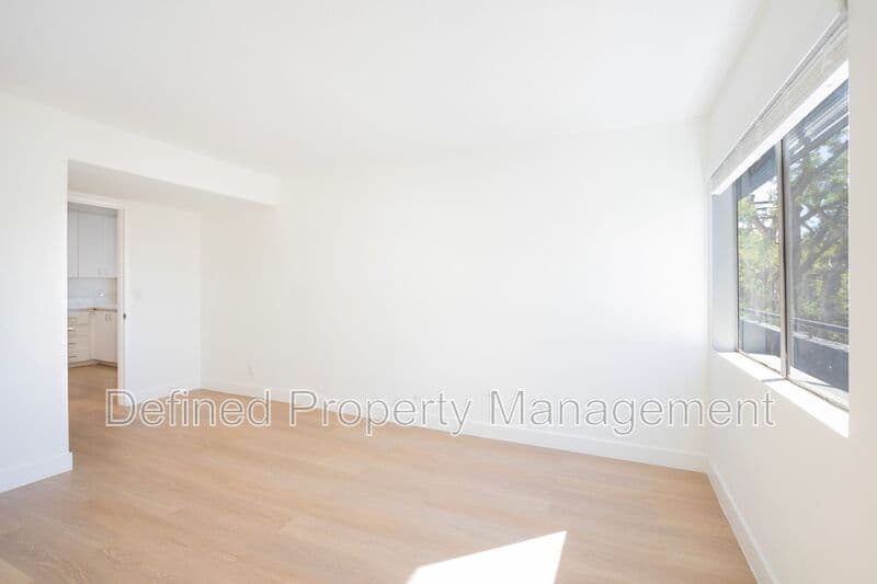 Northridge Condo: 10020 Zelzah Avenue