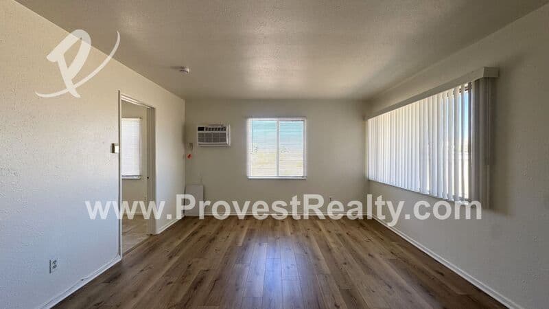 Apple Valley House: 18687 Highway 18
