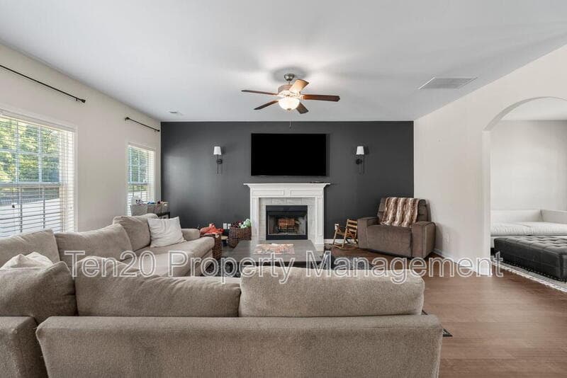Fortson House: 121 Hart Preserve Drive