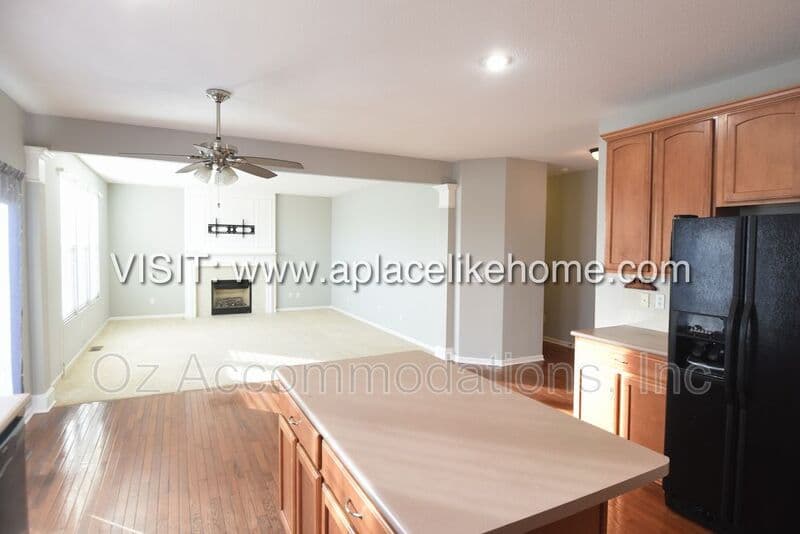 Olathe House: 22413 W 113th Ter