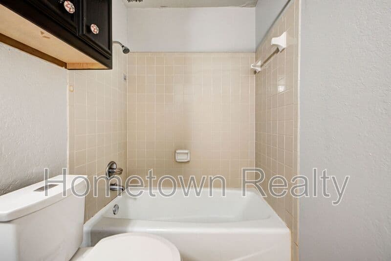 Norman Condo: 1713 Hillcrest Drive
