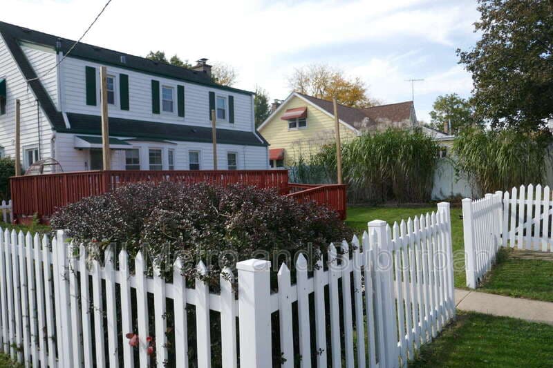 Des Plaines House: 984 Woodlawn Avenue