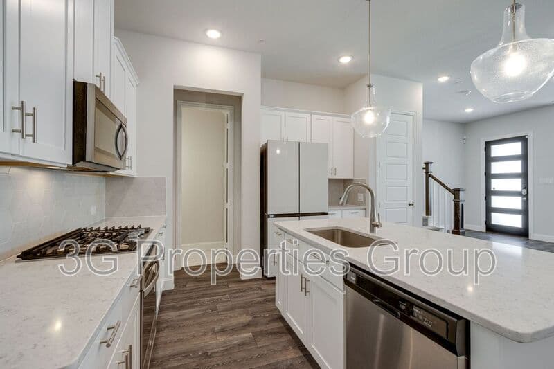 Lewisville House: 344 Almanor St