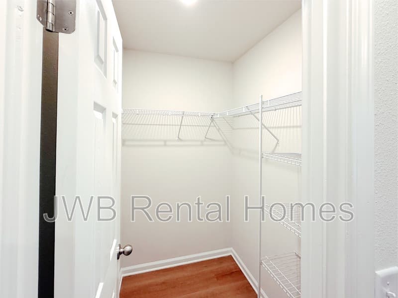 Jacksonville House: 2048 6th St W