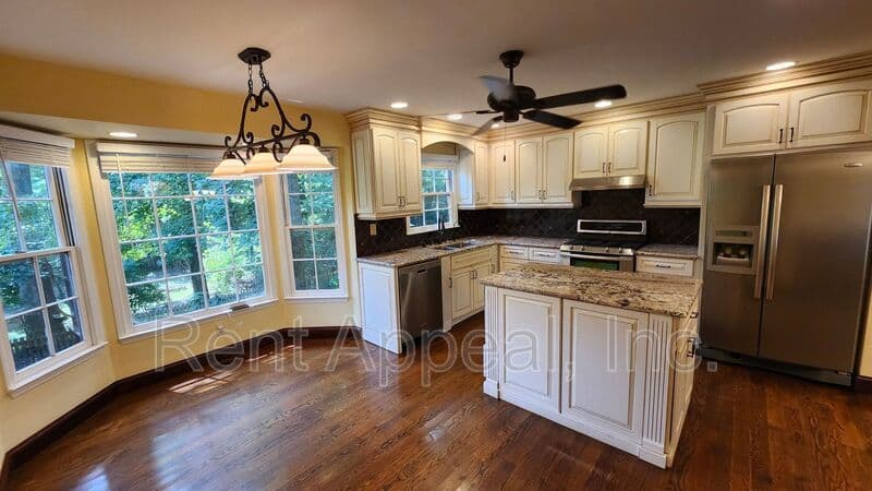 Alpharetta House: 310 Milesford Ct.