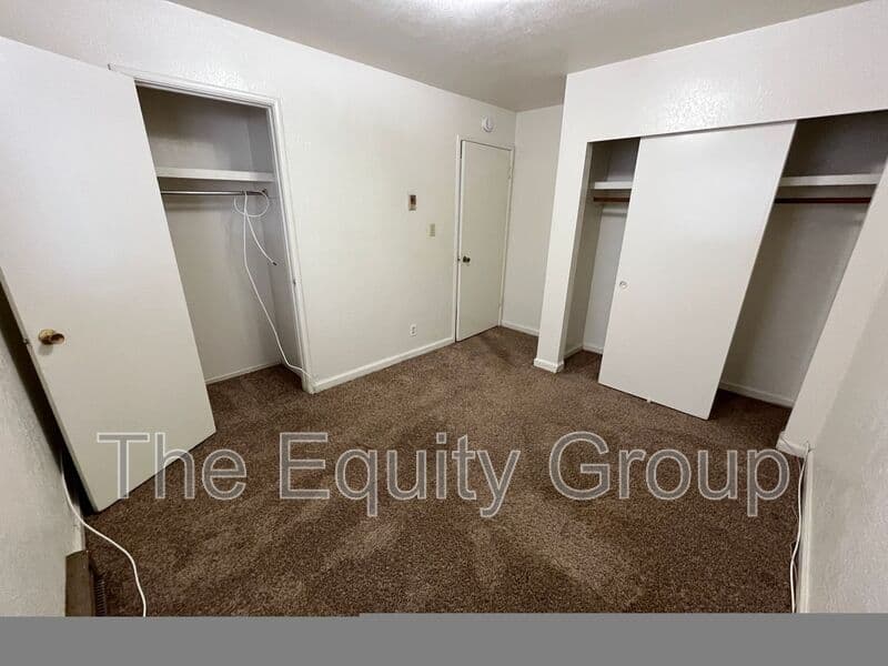 Porterville Condo: 258 N G St