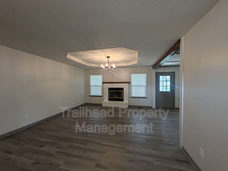 Grain Valley House: 1002 SW Hereford Drive