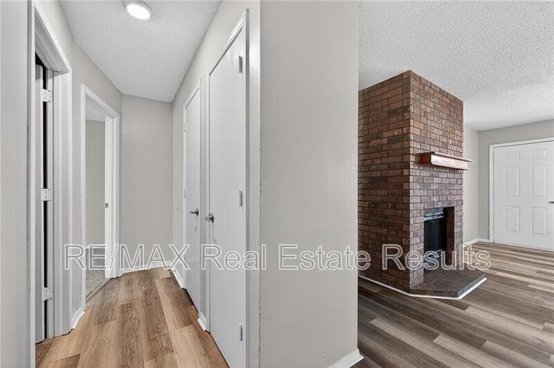 Fayetteville House: 4418 W Acoma St