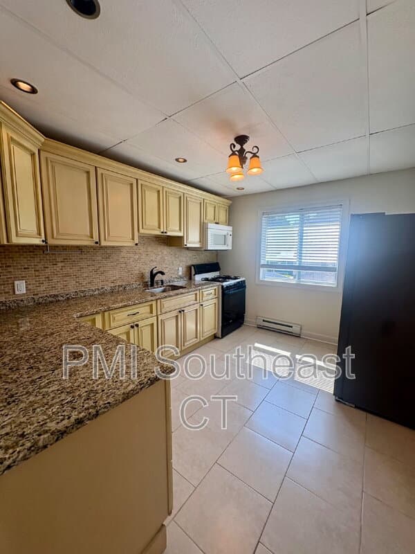 New London Condo: 285 Montauk Avenue