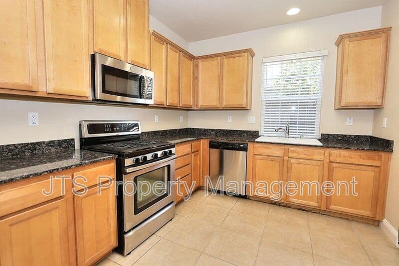 Orangevale House: 9041 Crescenda Lane