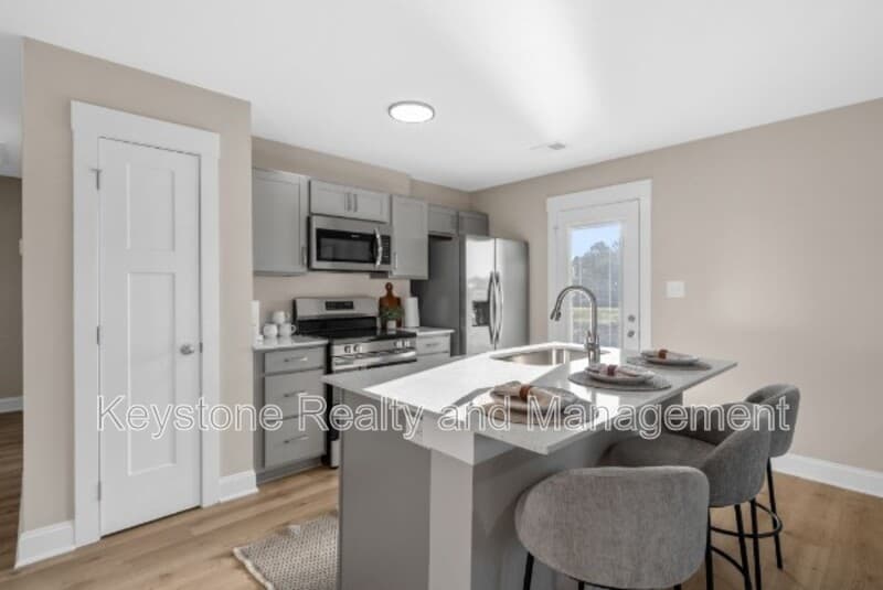 Oak Grove Condo: 404 Juniper Way