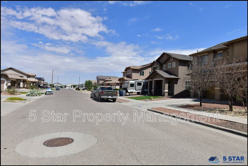 El Paso House: 4913 Adrian Campos St !!