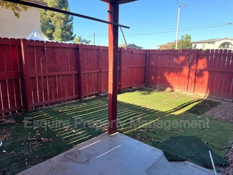 OXNARD Condo: 2070 N. VENTURA RD