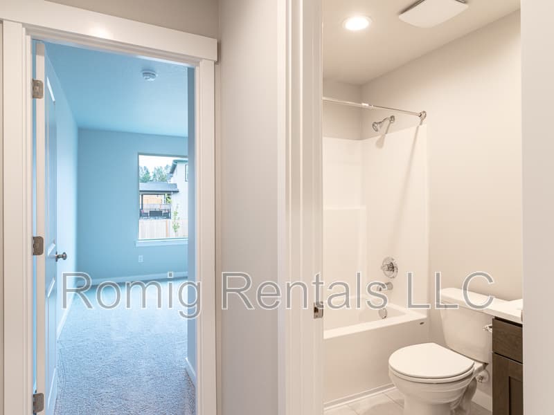 Vancouver House: 18615 Northeast 44th Avenue