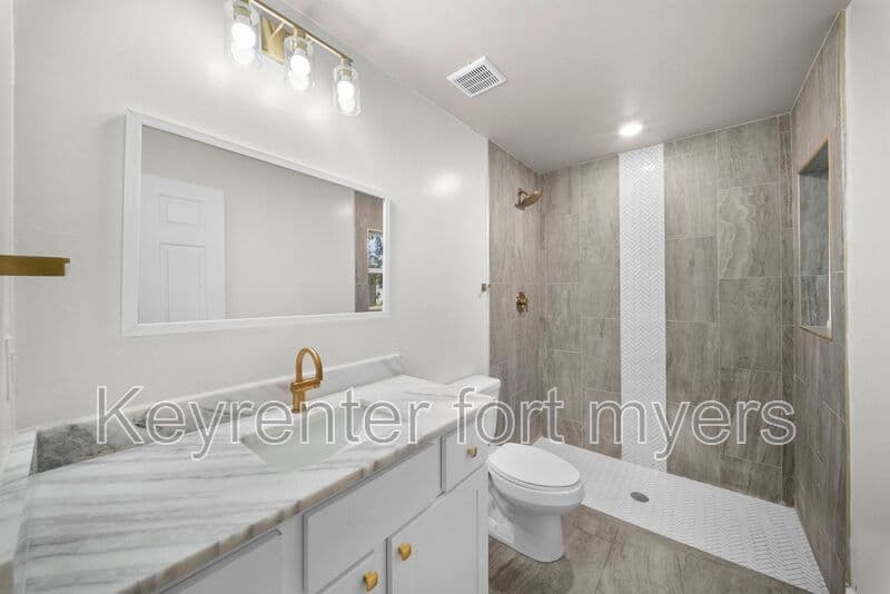Fort Myers House: 2405 MAPLE AVE