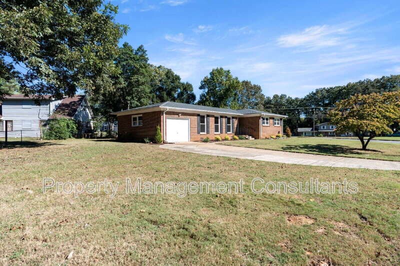 Huntsville House: 3200 West Helena Drive Northwest