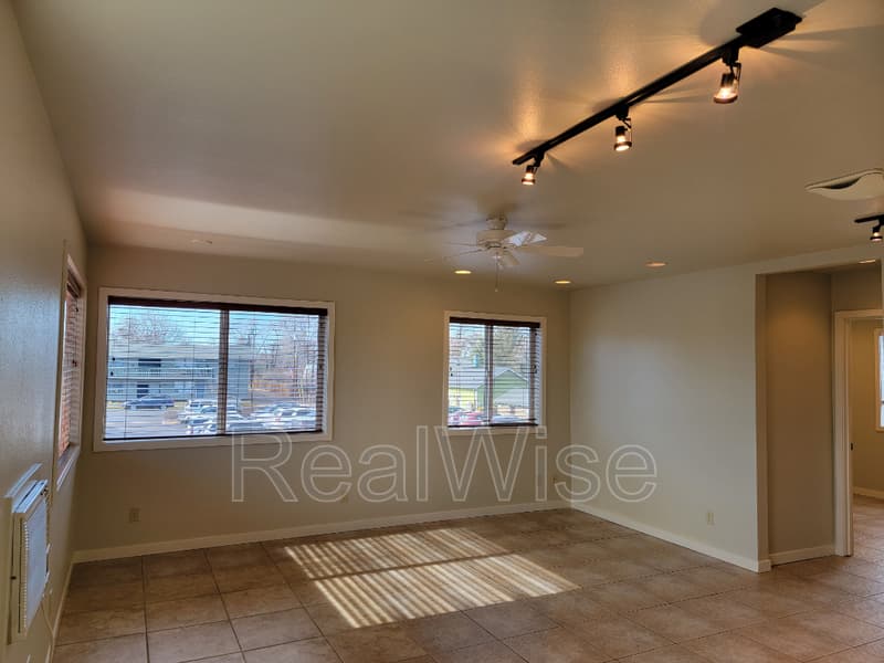 Redmond Condo: 219 NW 6th St