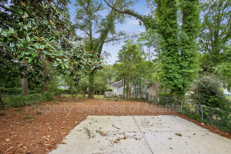 Atlanta House: 1649 Beecher St SW
