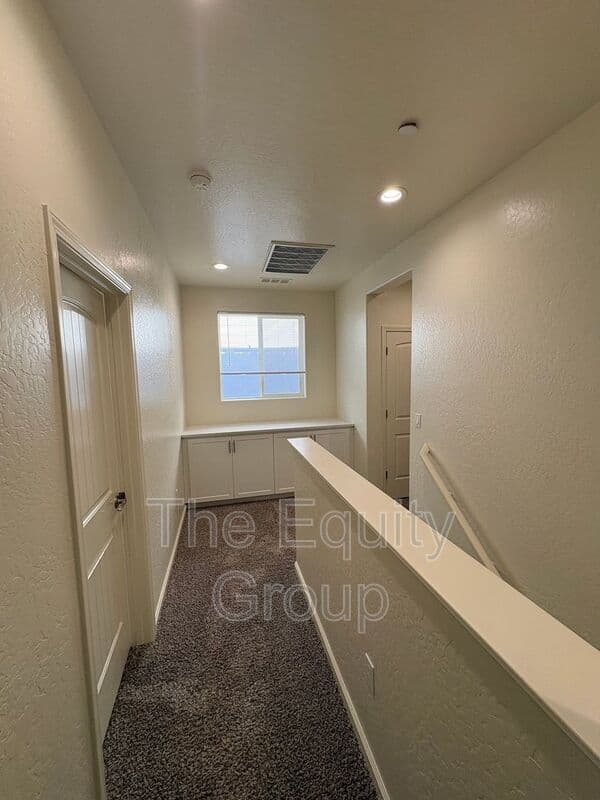 Visalia House: 1005 West Sedona Ave