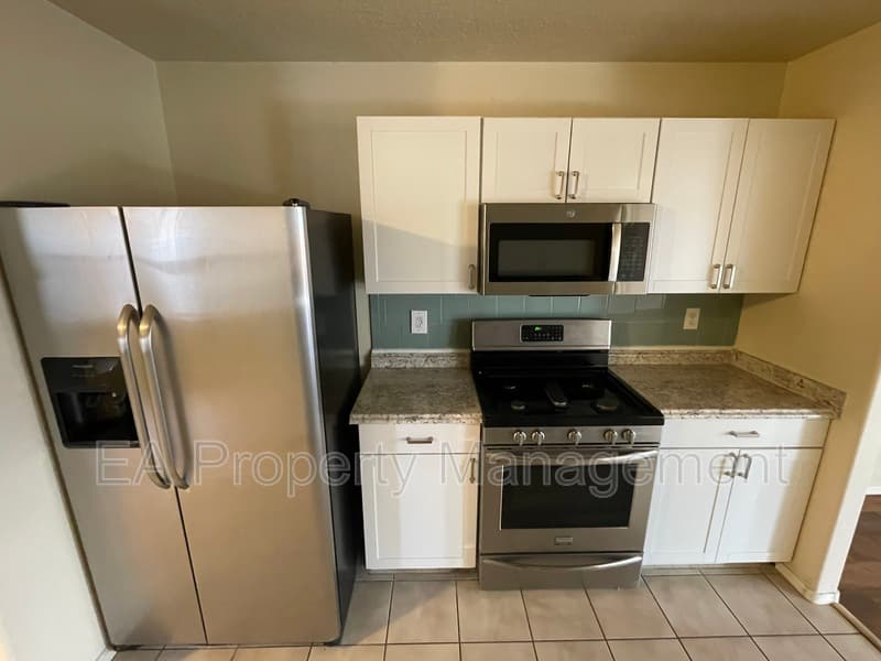 Albuquerque Townhome: 11322 Campo Del Sol Ave NE