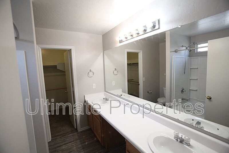 Litchfield Park House: 6132 N Florence Ave