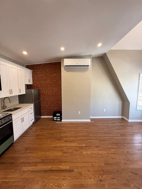 Newark Townhome: 171 Mount Prospect Ave