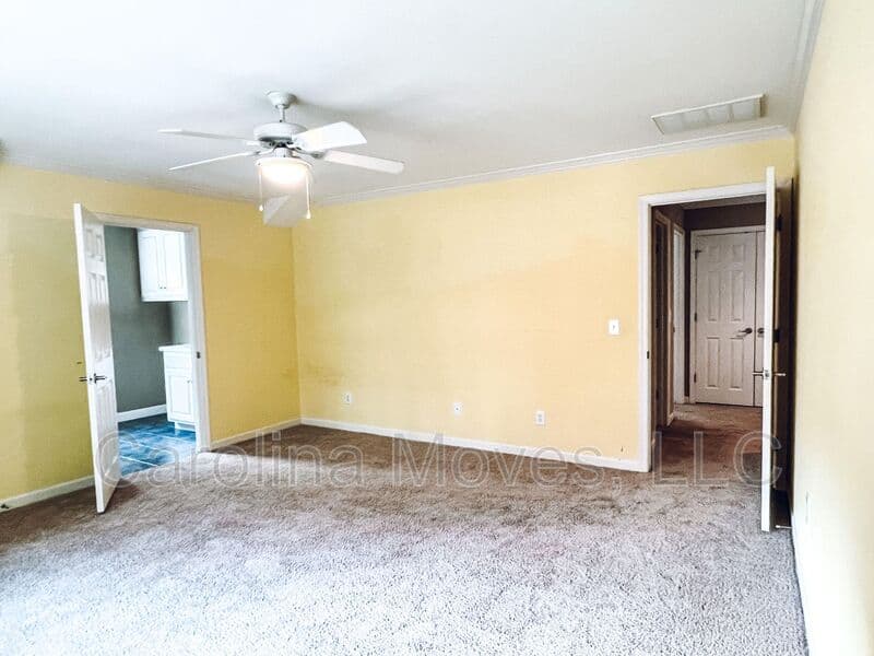 Simpsonville House: 702 Carriage Hill Road