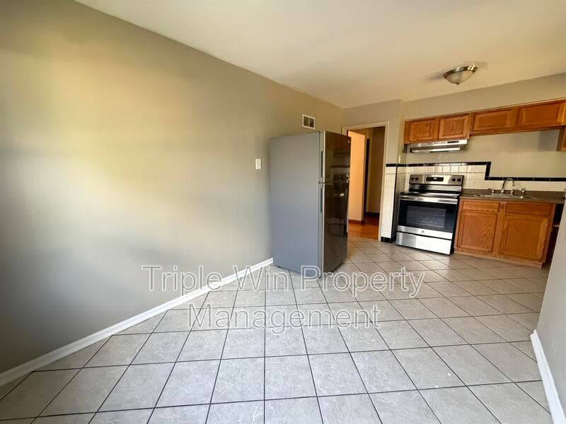 Saint Louis House: 7417 Pleaseway Drive