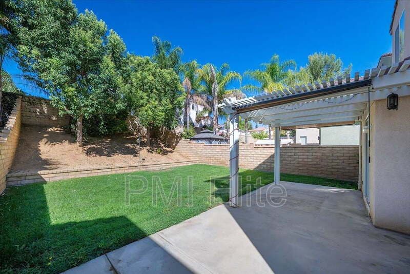 Castaic House: 32029 Cypress Way