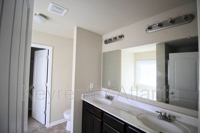 Dallas House: 12 Crown Dr