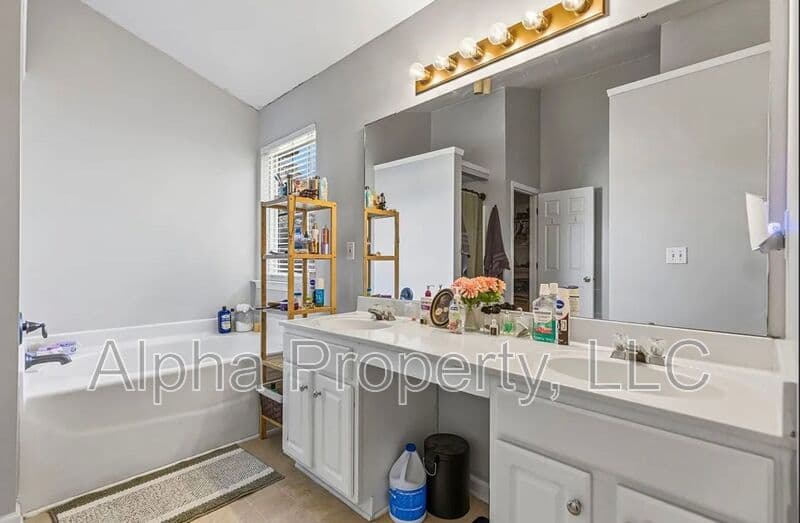 Easley House: 216 Edenberry Way