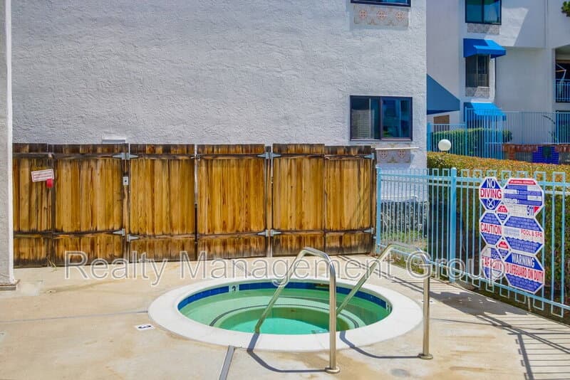 San Diego Condo: 8324 Regents Road