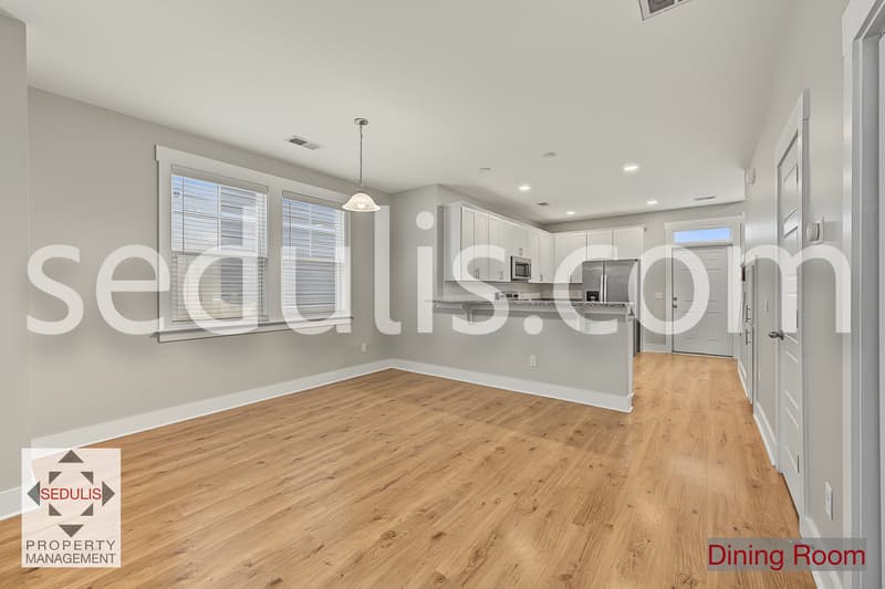 North Charleston House: 3923 Four Poles Park Drive