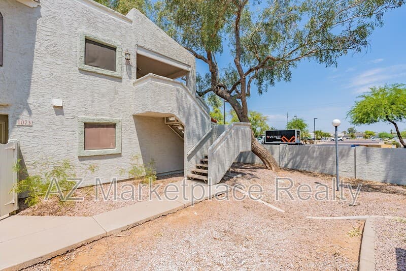 Tempe House: 850 S. River Dr.
